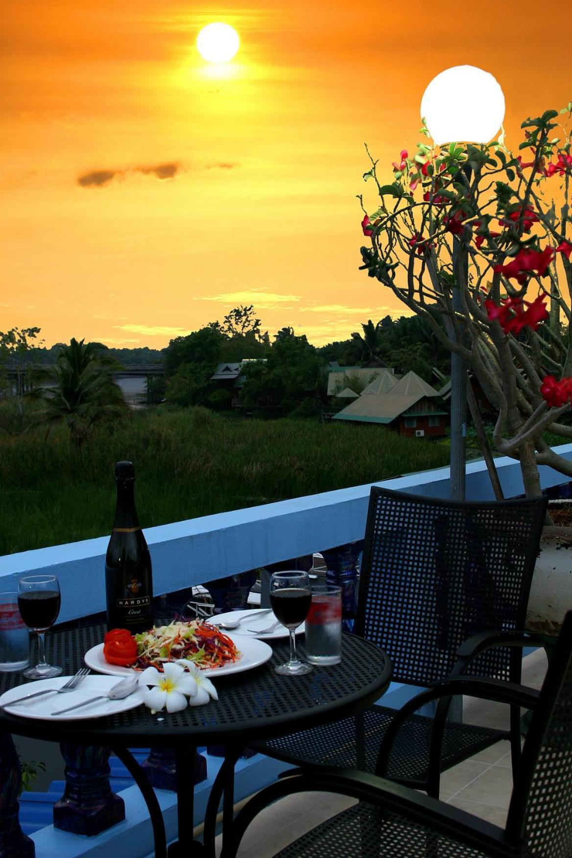 Pongphen Guesthouse - Sha Plus Certified Канчанабури Экстерьер фото