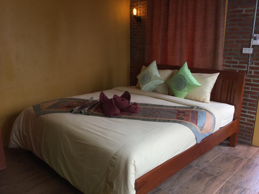 Pongphen Guesthouse - Sha Plus Certified Канчанабури Экстерьер фото