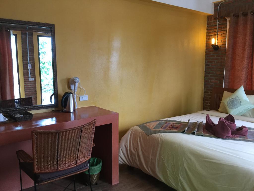 Pongphen Guesthouse - Sha Plus Certified Канчанабури Экстерьер фото