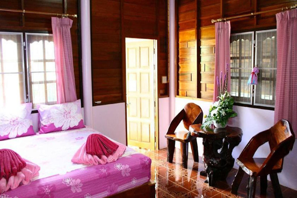 Pongphen Guesthouse - Sha Plus Certified Канчанабури Экстерьер фото