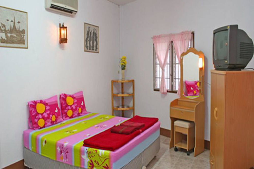Pongphen Guesthouse - Sha Plus Certified Канчанабури Экстерьер фото