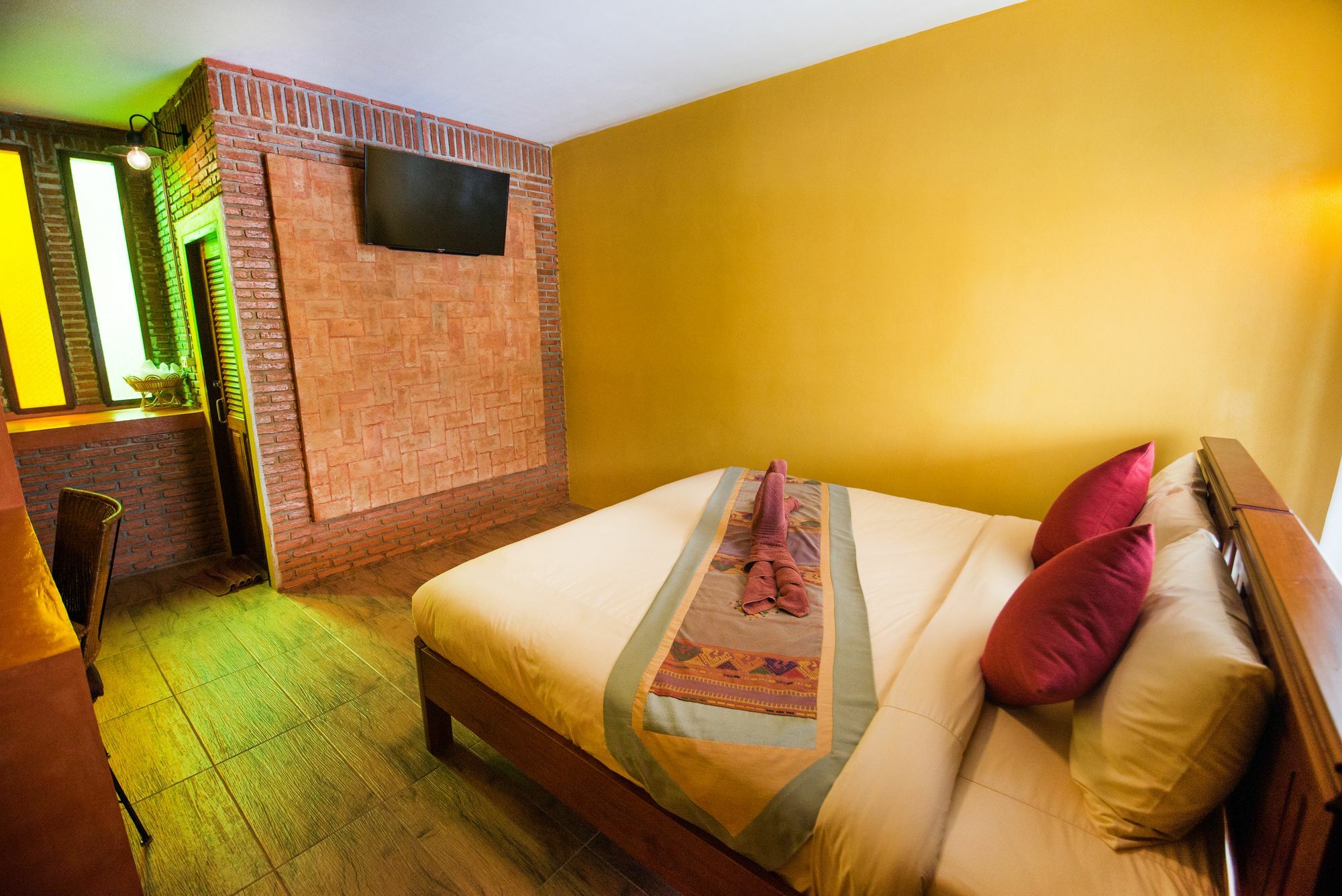 Pongphen Guesthouse - Sha Plus Certified Канчанабури Экстерьер фото