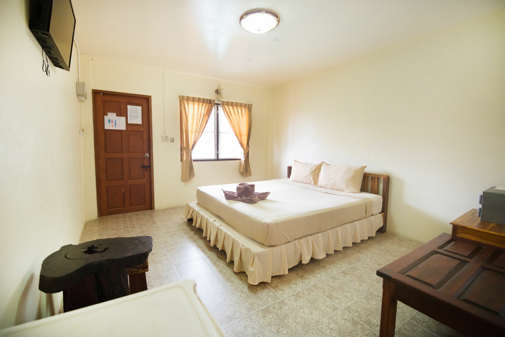 Pongphen Guesthouse - Sha Plus Certified Канчанабури Экстерьер фото