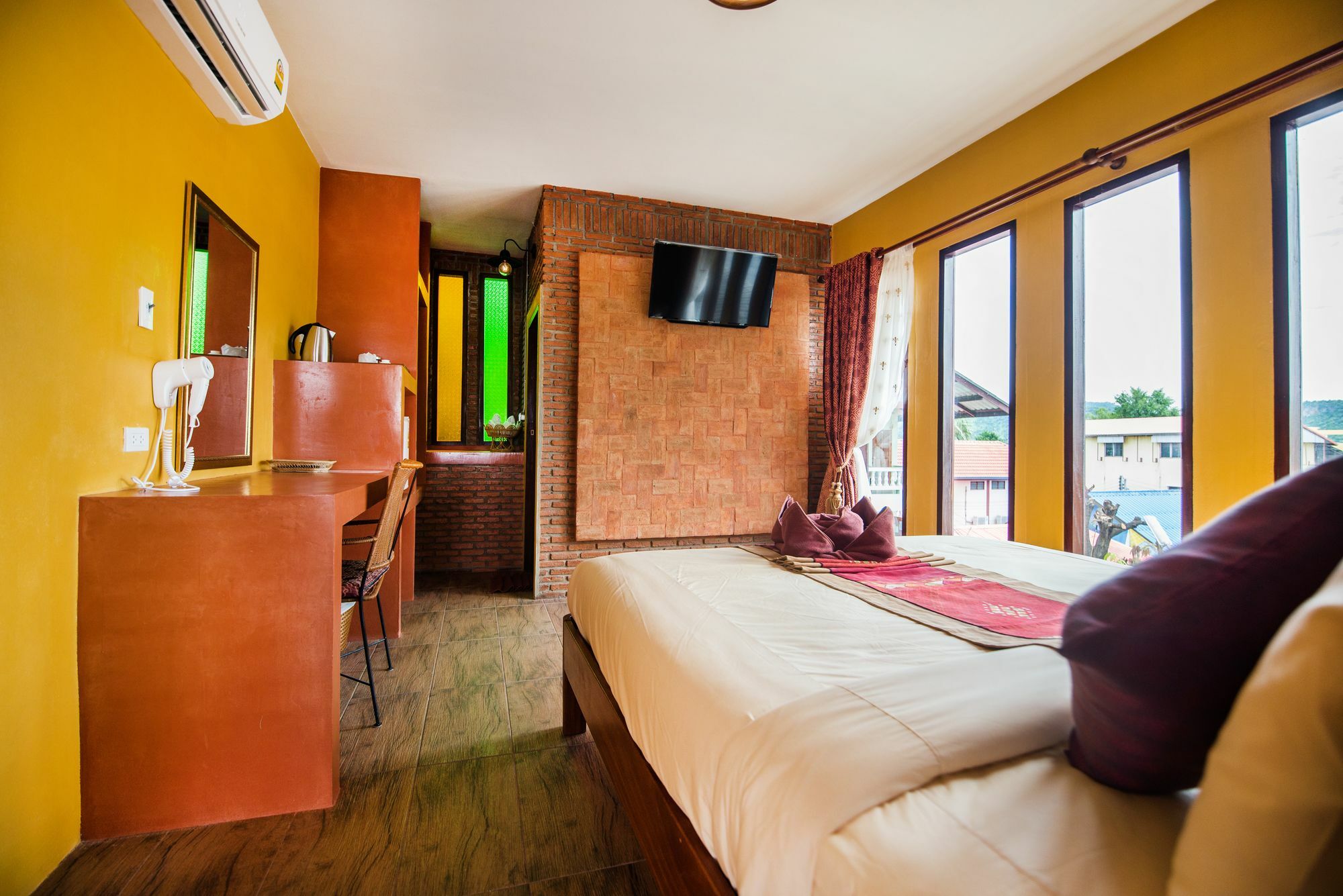 Pongphen Guesthouse - Sha Plus Certified Канчанабури Экстерьер фото
