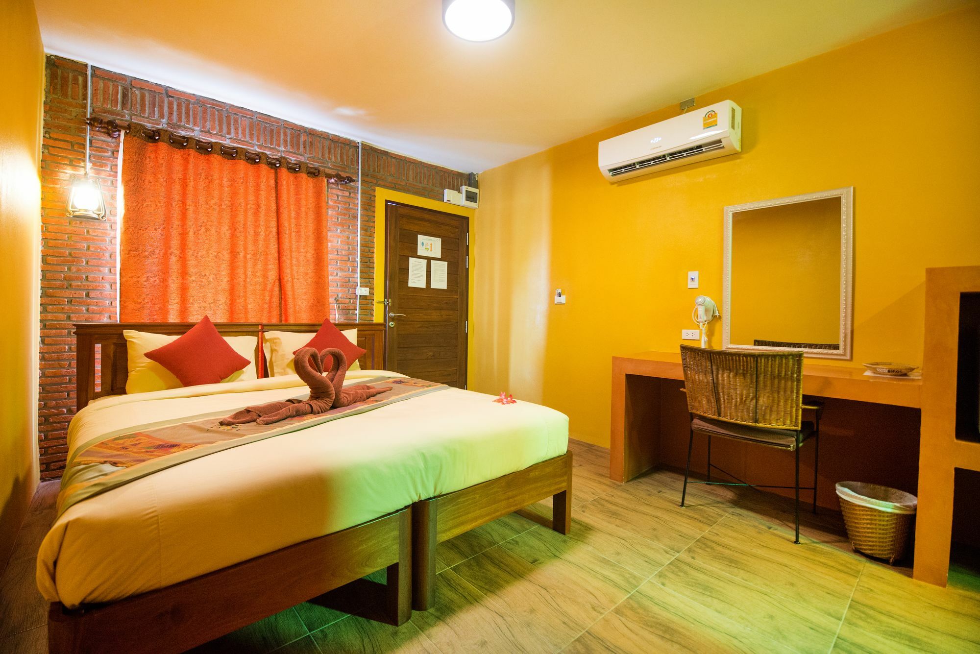 Pongphen Guesthouse - Sha Plus Certified Канчанабури Экстерьер фото