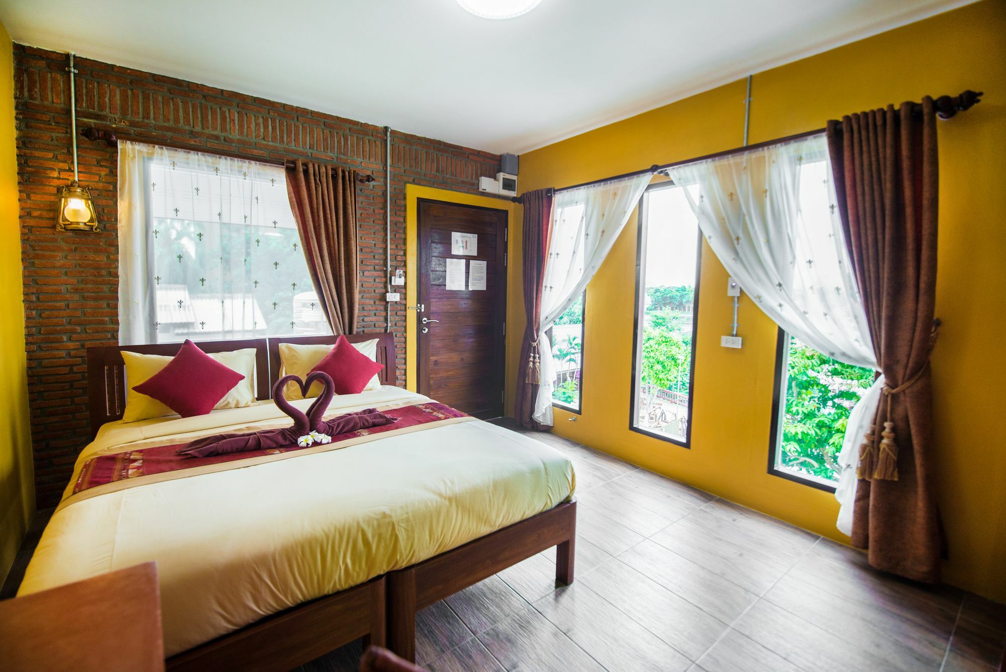 Pongphen Guesthouse - Sha Plus Certified Канчанабури Экстерьер фото