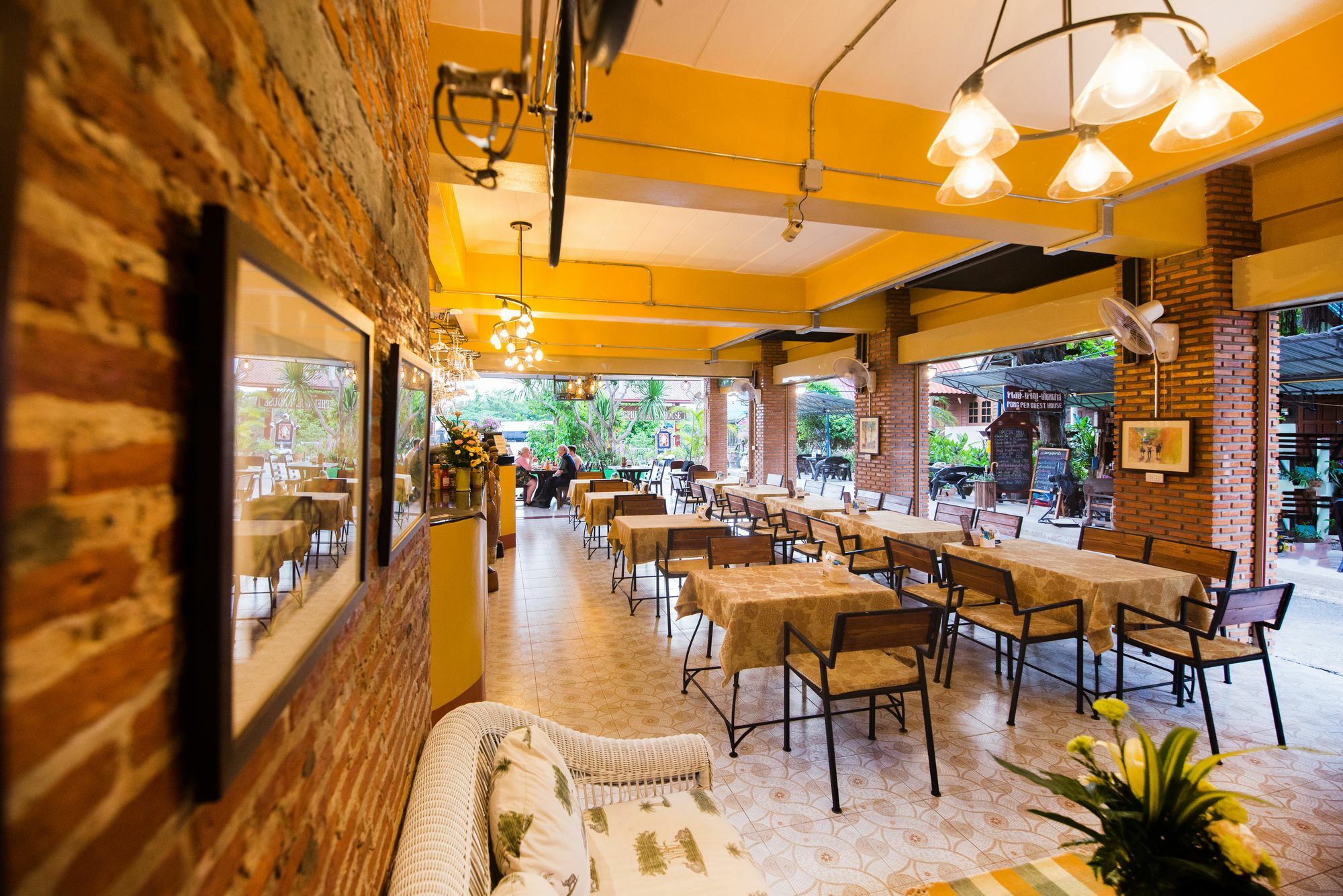 Pongphen Guesthouse - Sha Plus Certified Канчанабури Экстерьер фото