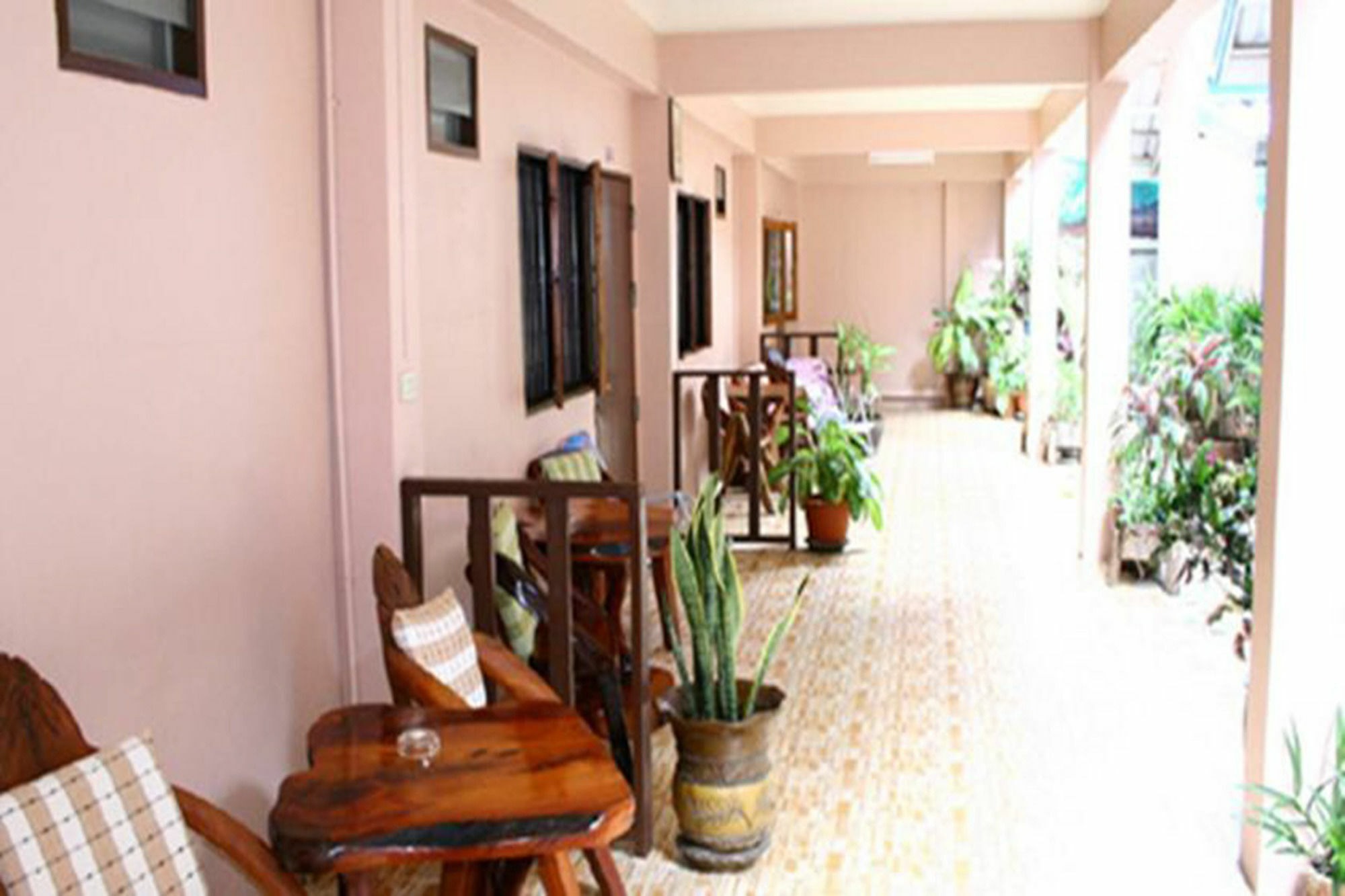 Pongphen Guesthouse - Sha Plus Certified Канчанабури Экстерьер фото