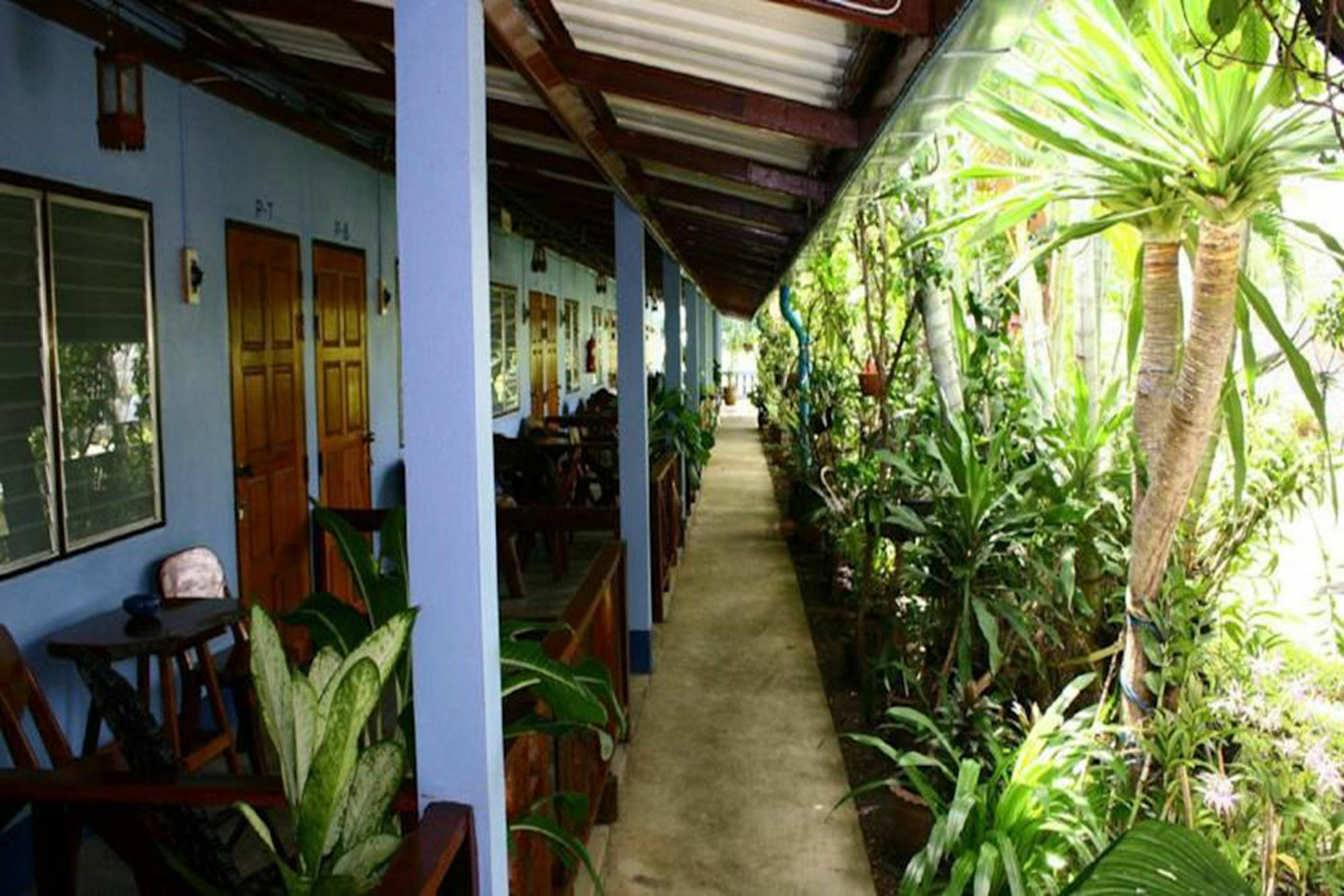 Pongphen Guesthouse - Sha Plus Certified Канчанабури Экстерьер фото