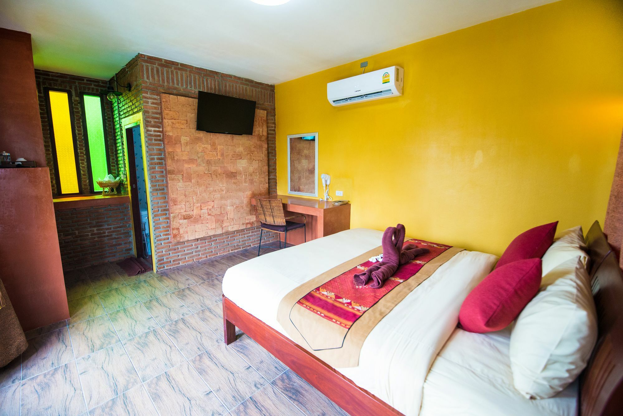 Pongphen Guesthouse - Sha Plus Certified Канчанабури Экстерьер фото
